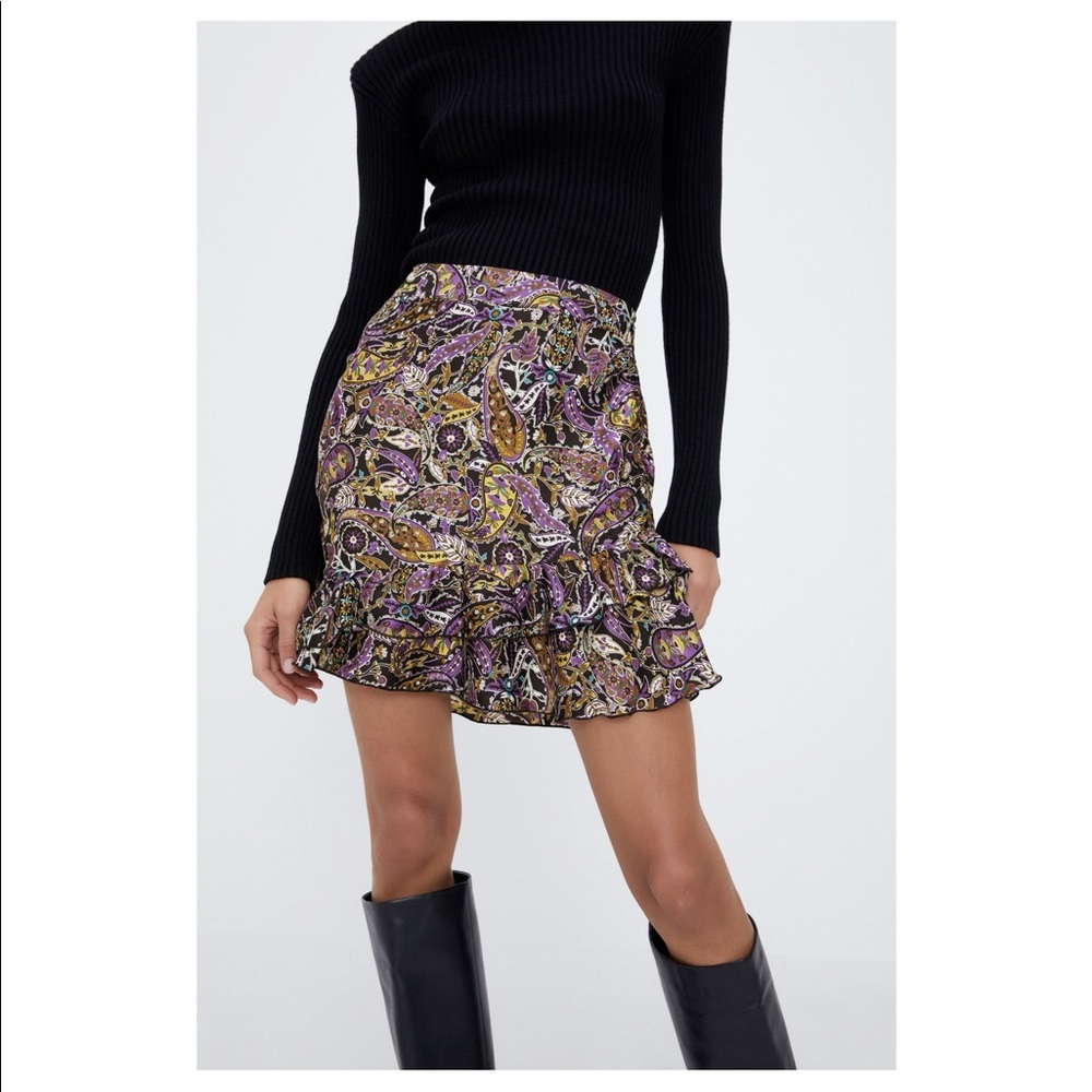 Zara Printed Mini Skirt 🏷💜
